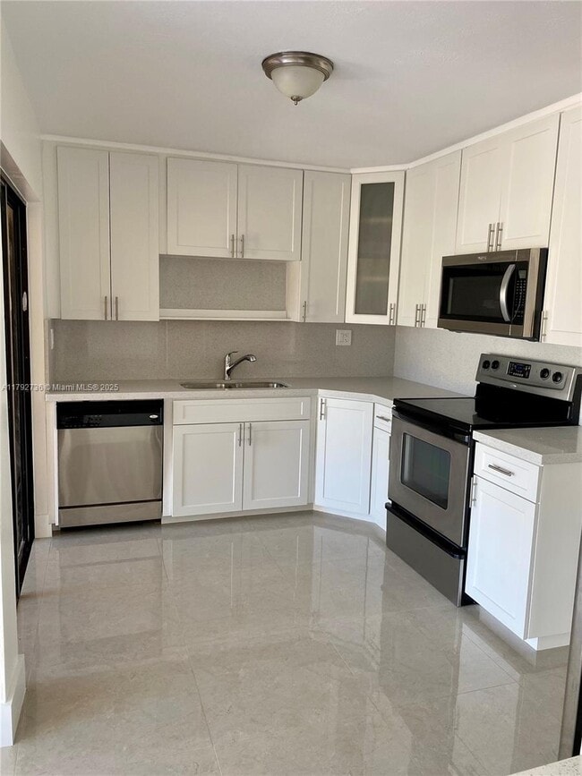 Building Photo - 8947 SW 149th Pl