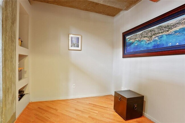 Building Photo - 640 Glen Iris Dr NE