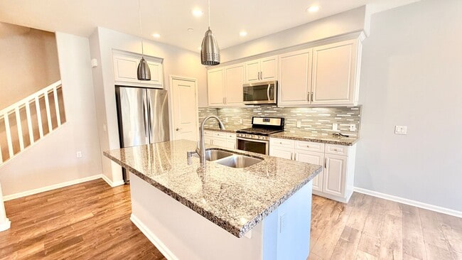 Building Photo - Beautiful, Like New, End Unit Condo in Resort Like Living Community off Temecula's South 79!