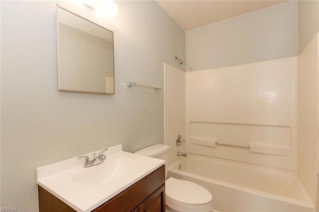 Building Photo - 1443 W 40th St