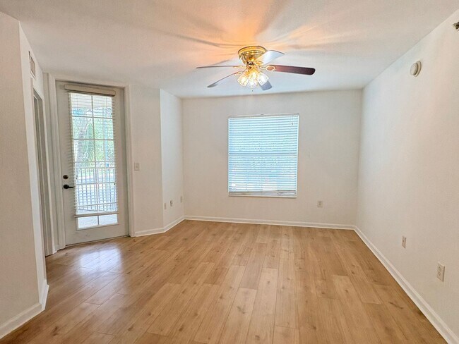 Building Photo - The Residence 4127-411