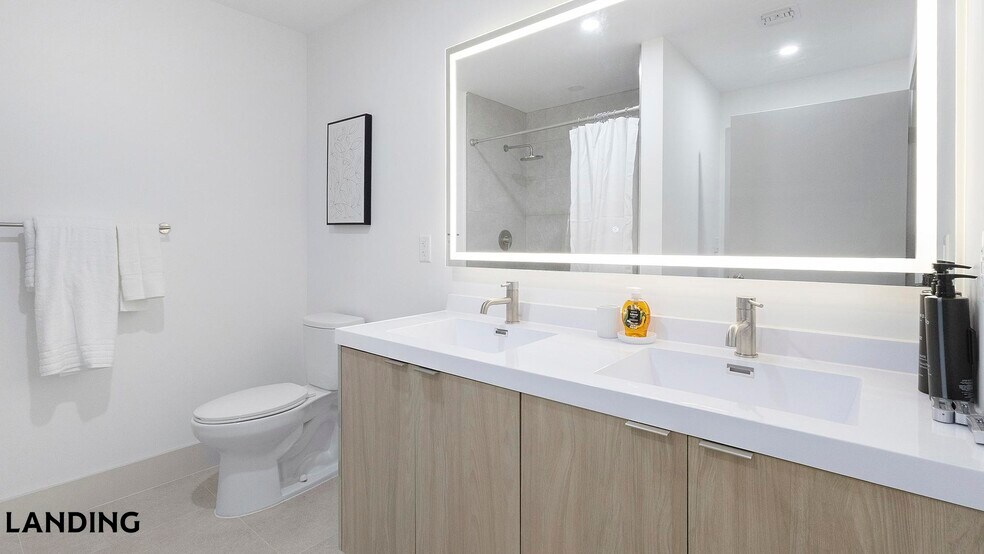 Building Photo - 1155 NE 126th St