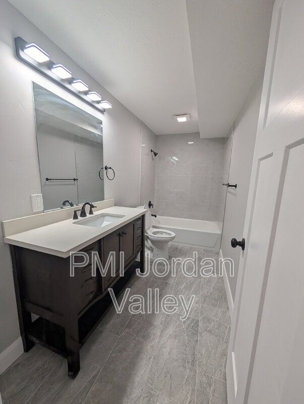 Building Photo - 408 RIGDON St