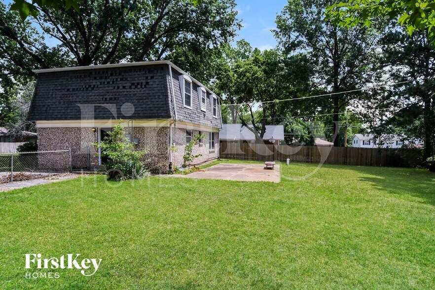 Building Photo - 1114 Soria St