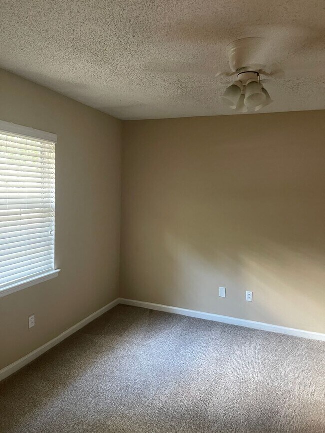 Building Photo - Northpointe 1074-1076