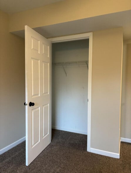 Building Photo - 423 E Cheyenne St