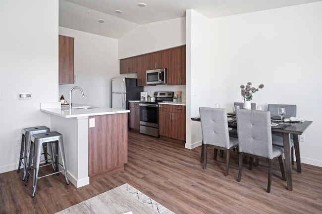Building Photo - Spring Into Savings: $500 Rent Credit & $5...