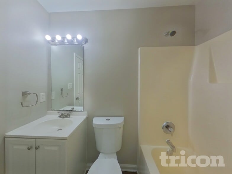 Building Photo - 1110 Hipp Rd