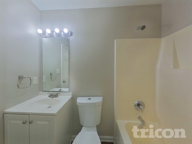 Building Photo - 1110 Hipp Rd