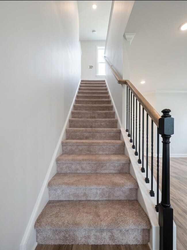 Building Photo - 384 Yardley Ln