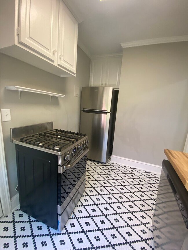 Building Photo - 1 Bedroom 1 Bathroom Unit-First Floor