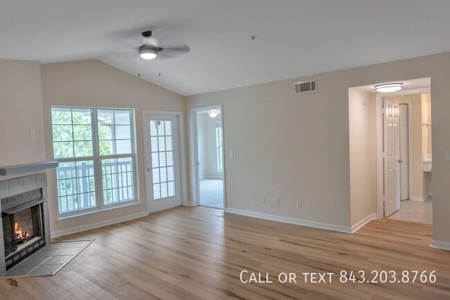 Building Photo - 700 Daniel Ellis Dr