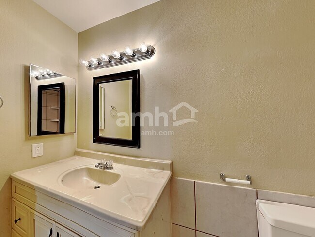 Building Photo - 11208 N 78th Dr