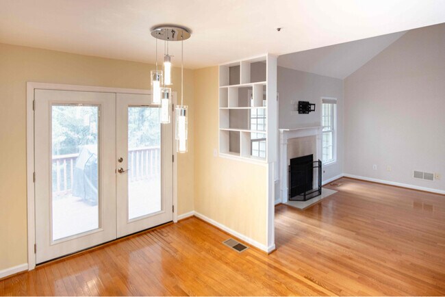 Building Photo - 1465 Rosewood Creek Dr
