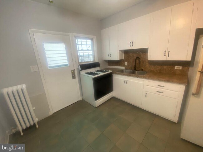 Building Photo - 109 N Thomas Ave