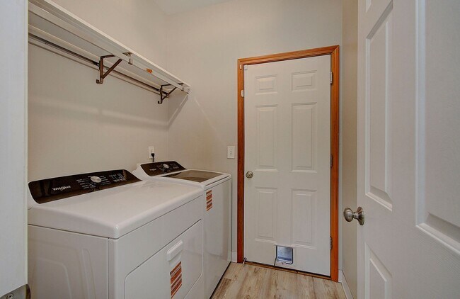 Building Photo - Large 2 Story 4bd 2.5ba Home in Vancouver