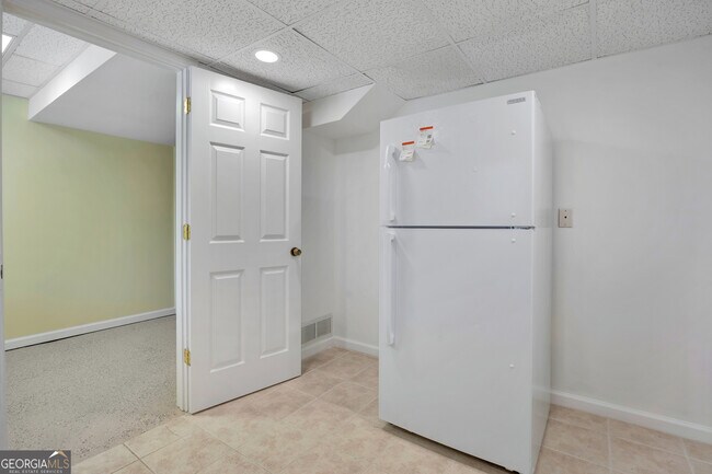 Building Photo - 3442 Skyland Dr