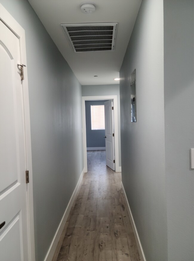 Building Photo - 33(1635)