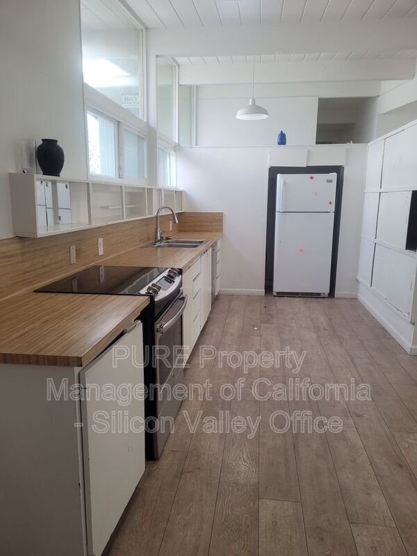 Building Photo - 340 Ely Pl