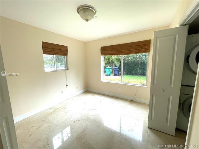 Building Photo - 10672 SW 77th Ave