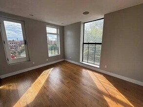 Building Photo - 3 bedroom in Bronx NY 10454