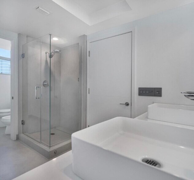 Building Photo - 1300 Brickell Bay Dr