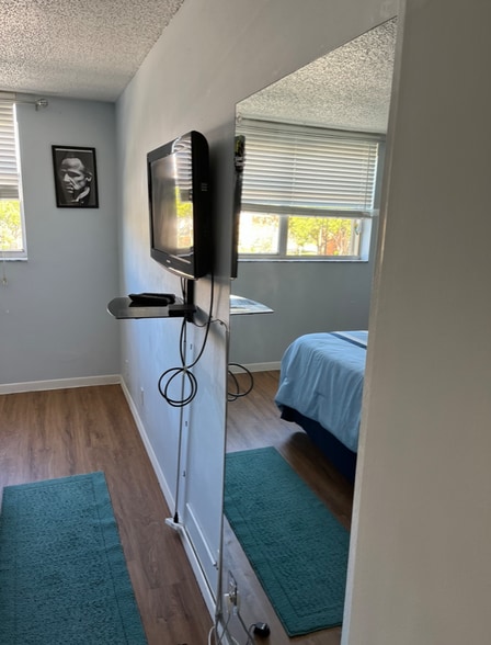 Building Photo - 500 Executive Center Dr