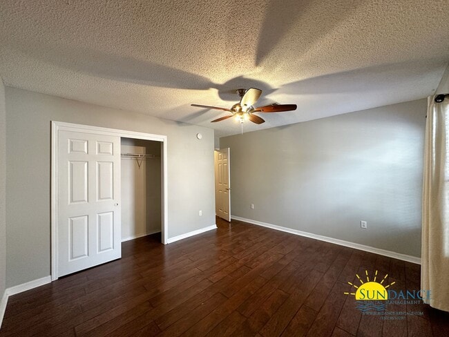 Building Photo - Spacious 3-Bedroom Home in FWB in between Eglin & Hurlburt Bases!