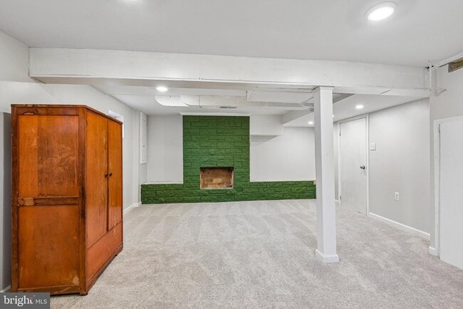 Building Photo - 105 Dinsmore Ave