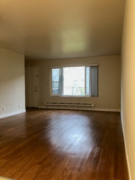 Building Photo - 3604 NE 73rd Pl