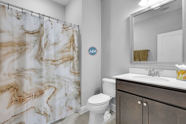 Building Photo - Luxury Living in Hampton Lake