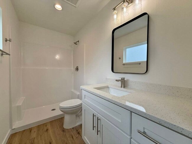 Building Photo - 3925 E 32nd Ave