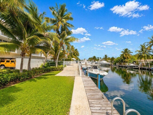 Building Photo - 2370 NE 135th St