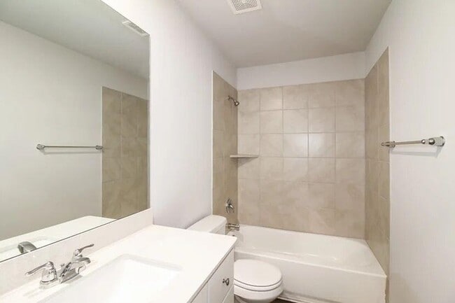 Building Photo - 2408 Rosewood Ln