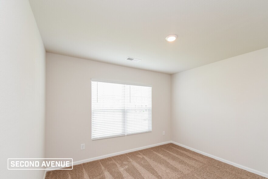 Building Photo - 639 Wild Tulip Ct