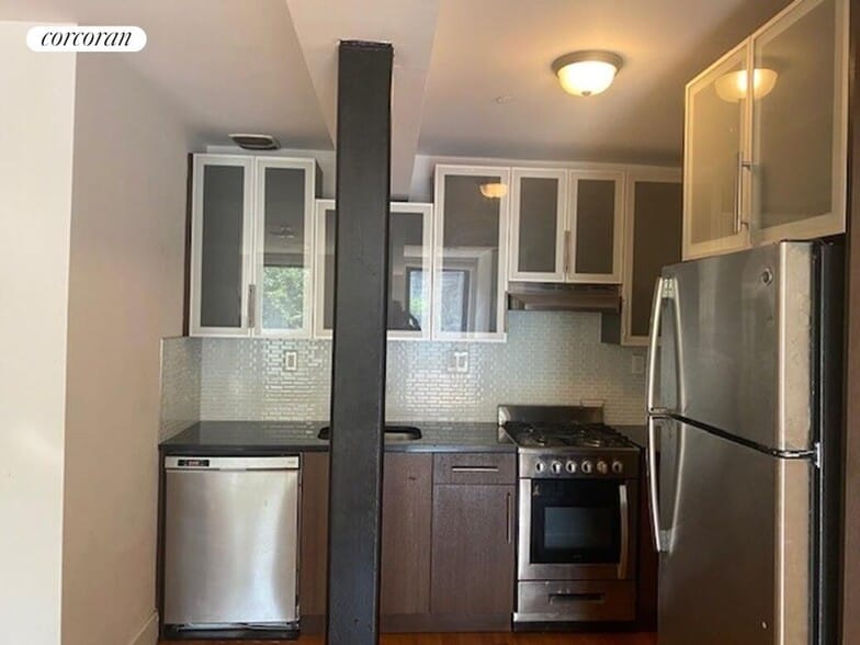 Primary Photo - 2066 5th Ave