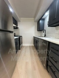 Building Photo - 3331 Holdrege St