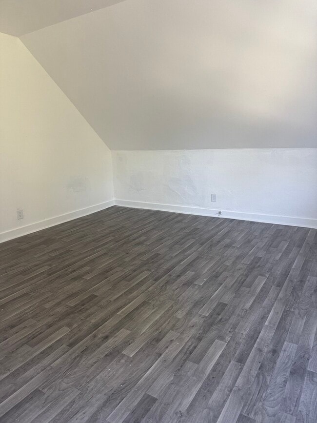Building Photo - 15829 Loomis Ave