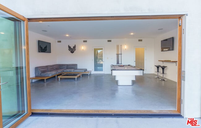 Building Photo - 29282 Circle Dr