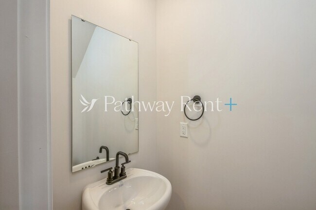 Building Photo - 138 Wembury Ln