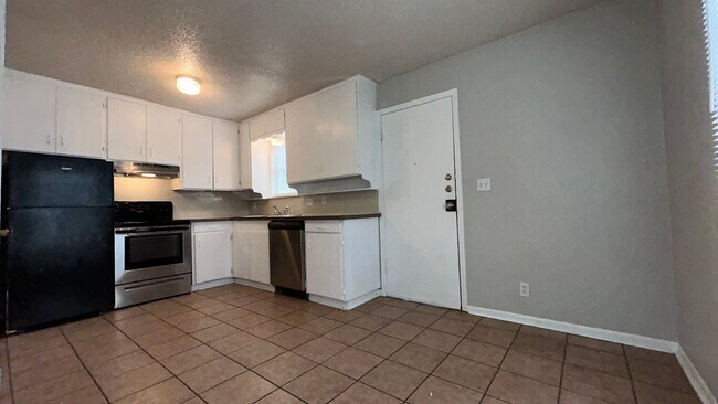 Building Photo - Hidden Gem, Walking distance to TCU!