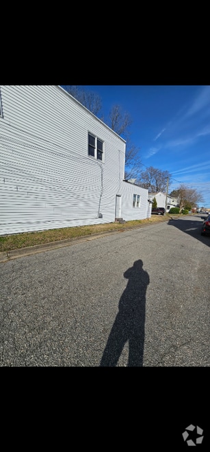 Building Photo - 2129 Chestnut St