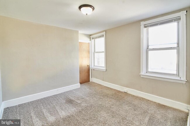 Building Photo - 1916 W 7th St