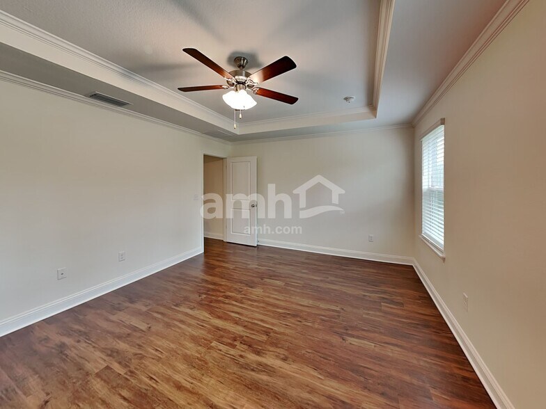 Building Photo - 329 Banyan Frst Dr