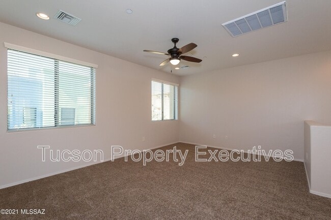 Building Photo - 2442 E Emerald Moon Dr