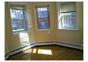 Building Photo - 126 Warren St