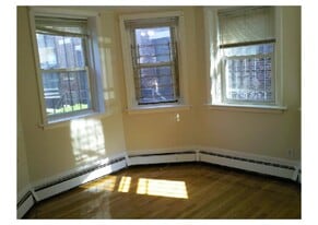 Building Photo - 126 Warren St