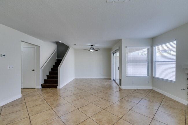 Building Photo - Charming 3 bedroom, 2.5 bathroom home near Summerlin