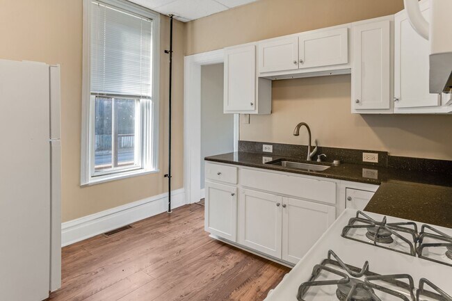 Building Photo - 1816 Green St