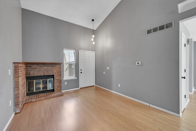 Building Photo - $2,695 - 3 Bed,  2.5 Bath Townhome in Arva...